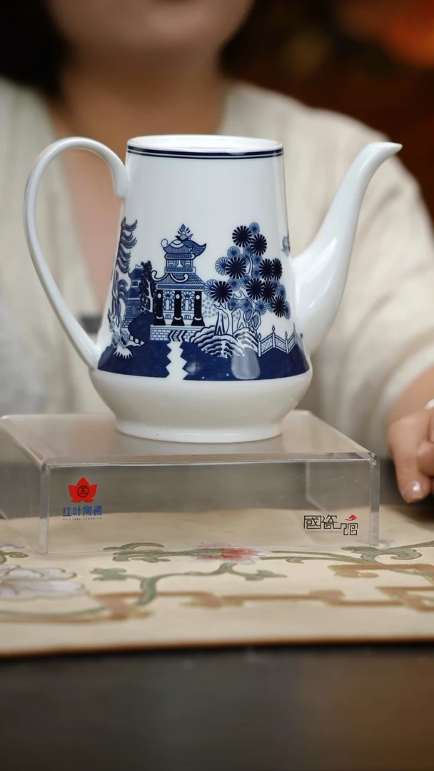 1个微瑕古典园林无盖大茶壶