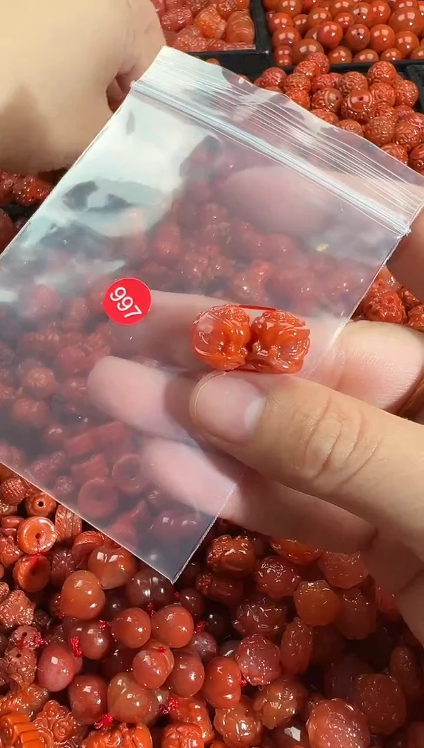 颈饰未镶嵌南红玛瑙1