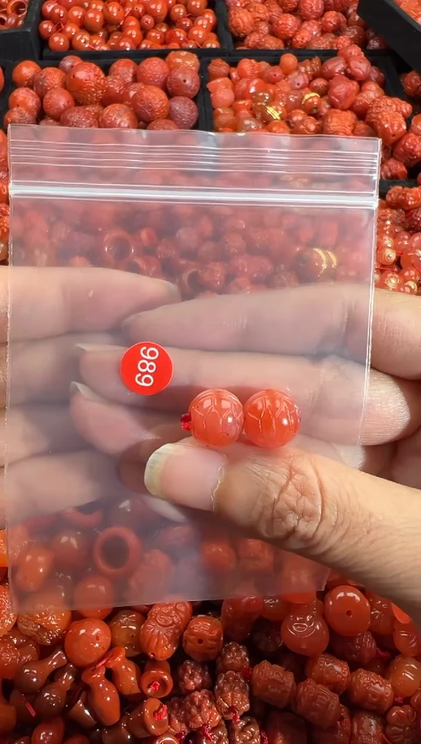 南红玛瑙未镶嵌颈饰1