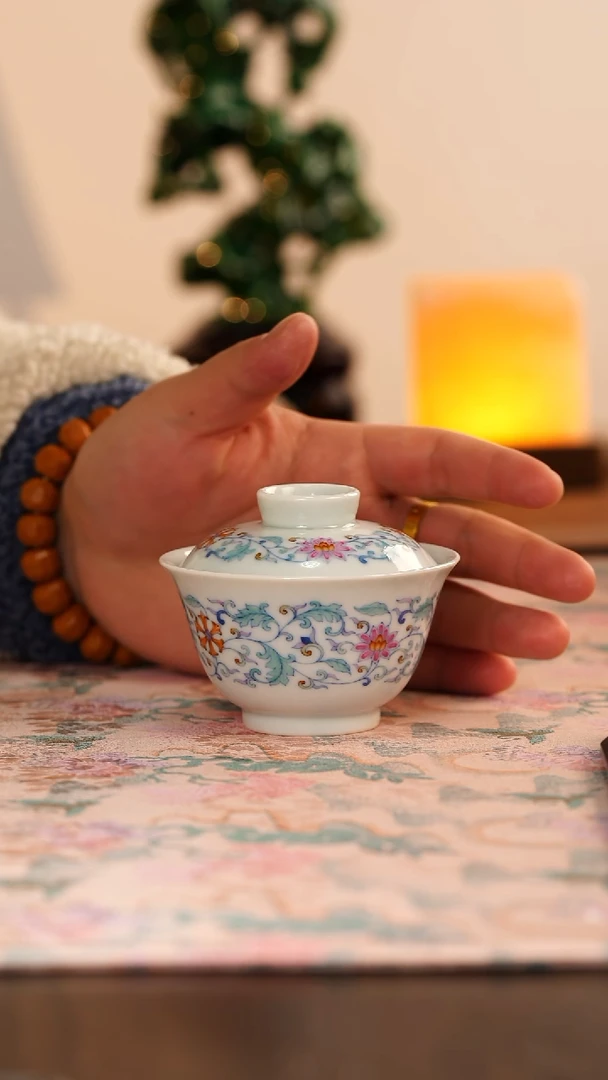 【闪购商品】望玉斗彩缠枝花卉盖碗