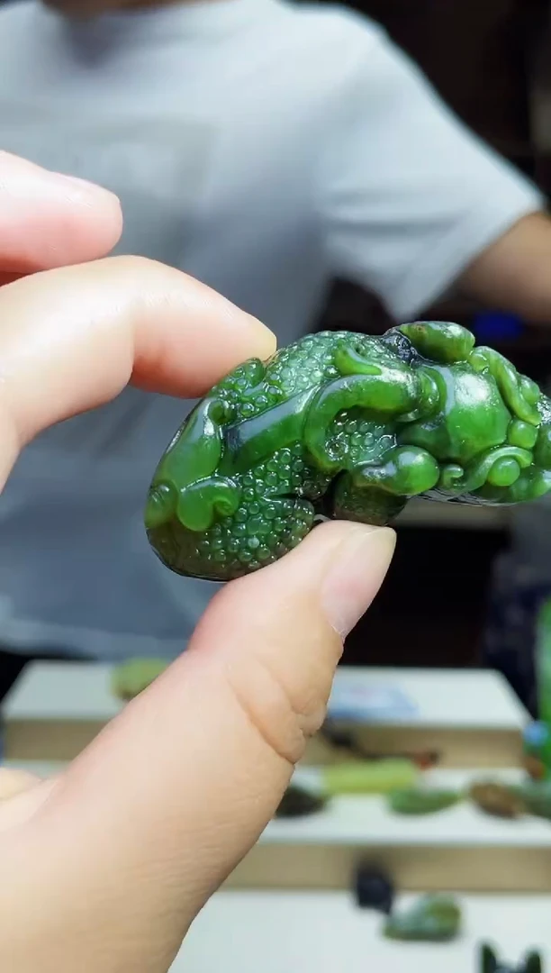 和田玉未镶嵌颈饰1