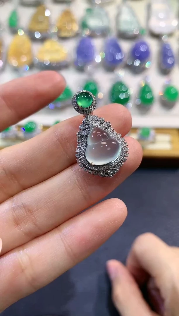 【闪购商品】翡翠吊坠(不含链)18K金镶嵌e18