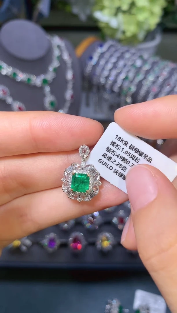 【闪购商品】祖母绿吊坠18K金镶嵌