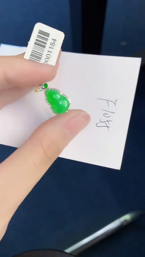翡翠18K金镶嵌颈饰天然翡翠緬甸A貨