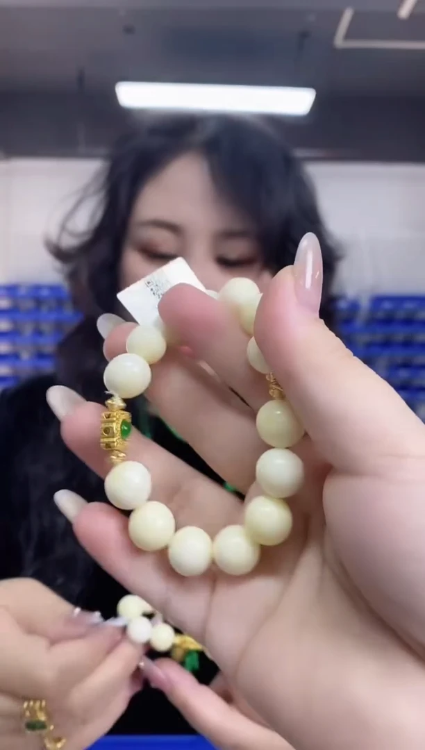 【闪购商品】未镶嵌蜜蜡裸石多样性发其一颜色微差