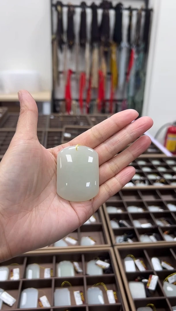 颈饰未镶嵌和田玉无事牌