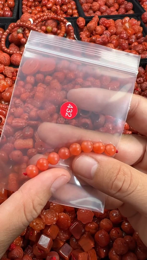南红玛瑙未镶嵌颈饰1