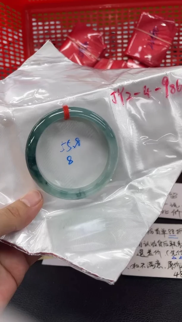 翡翠手镯未镶嵌翡翠手镯