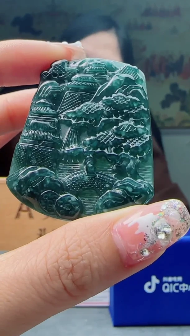 【闪购商品】翡翠颈饰未镶嵌山水多样性随机一件发货