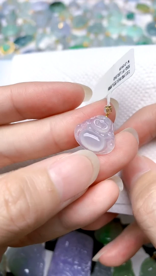 颈饰18K金镶嵌翡翠天然A货翡翠