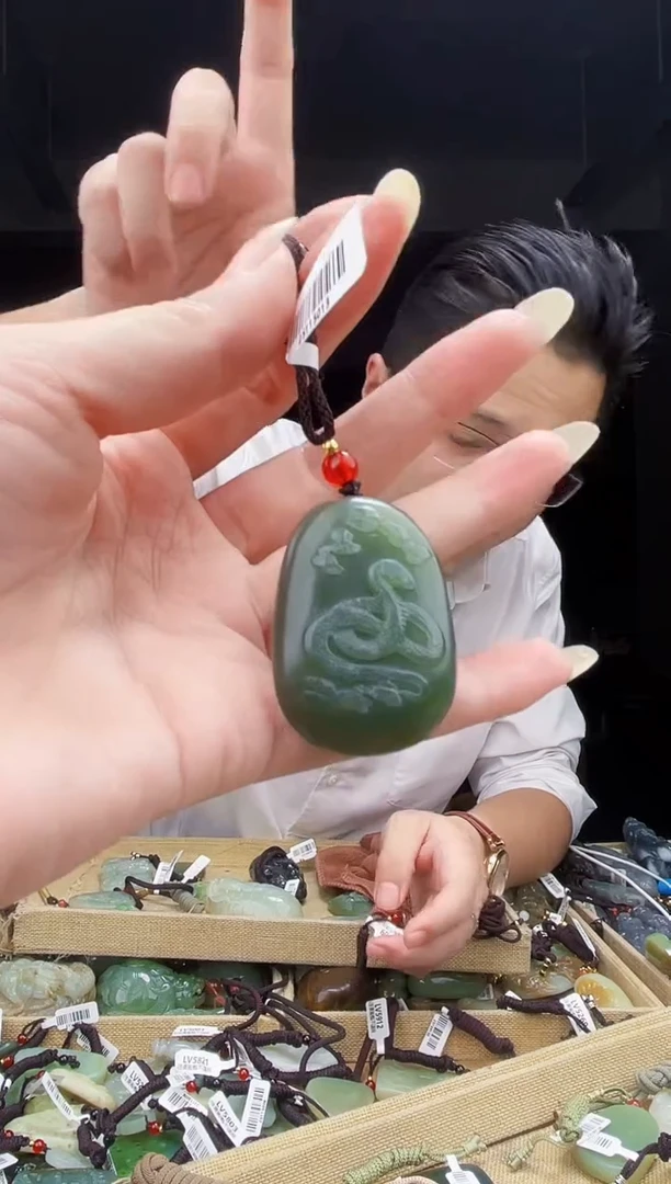 颈饰未镶嵌和田玉做****来1
