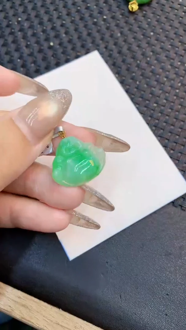 颈饰18K金镶嵌翡翠1