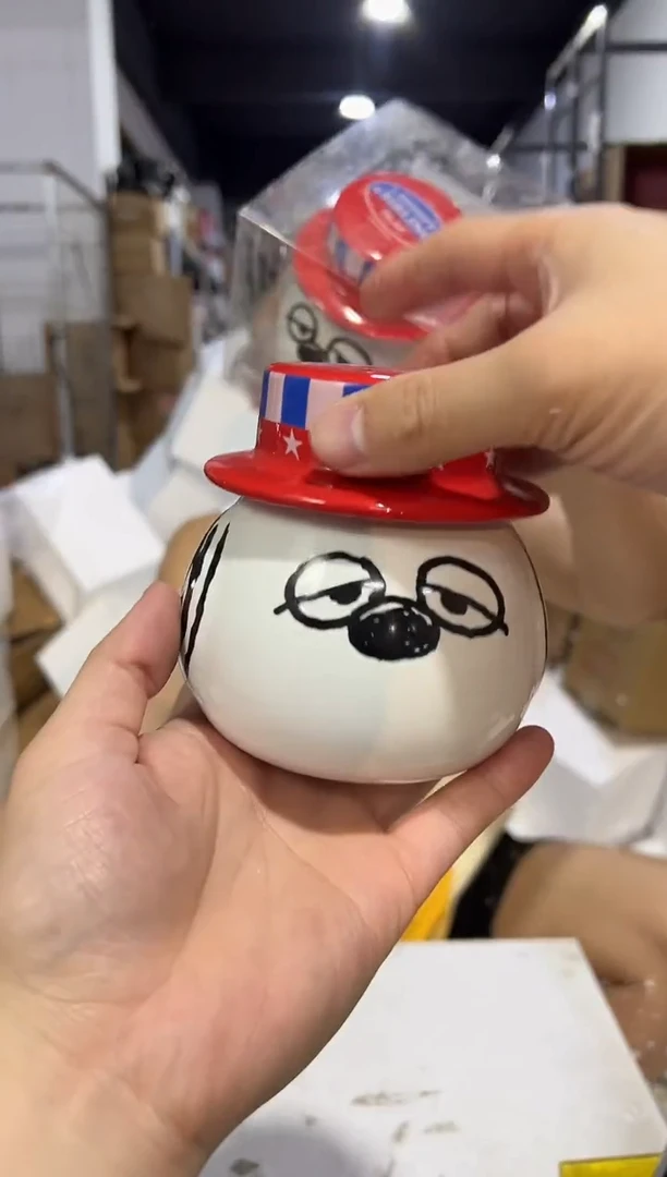 瓷片红色奥拉夫带盖杯