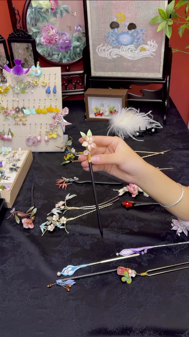 刺绣?非遗绒花苏绣饰品