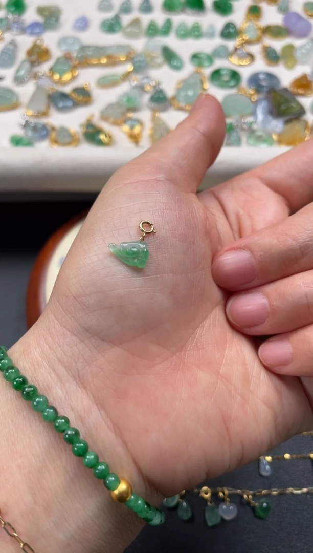 吊坠(不含链)18K金镶嵌翡翠一个JK238