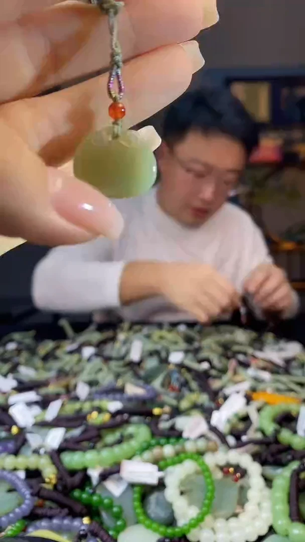 颈饰未镶嵌和田玉多样性发货，拍一发一