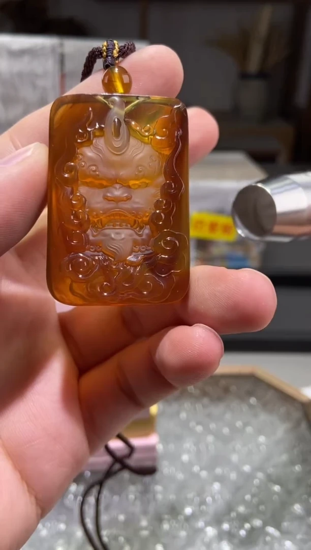 琥珀颈饰未镶嵌貔貅方牌