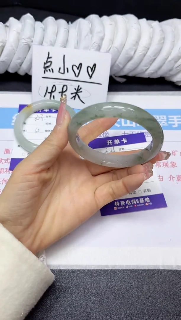 【闪购商品】石英质玉手镯未镶嵌304