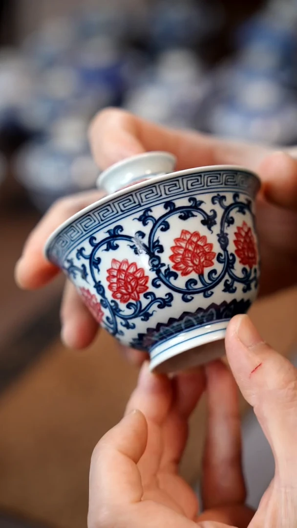 釉里红双缠枝盖碗11111