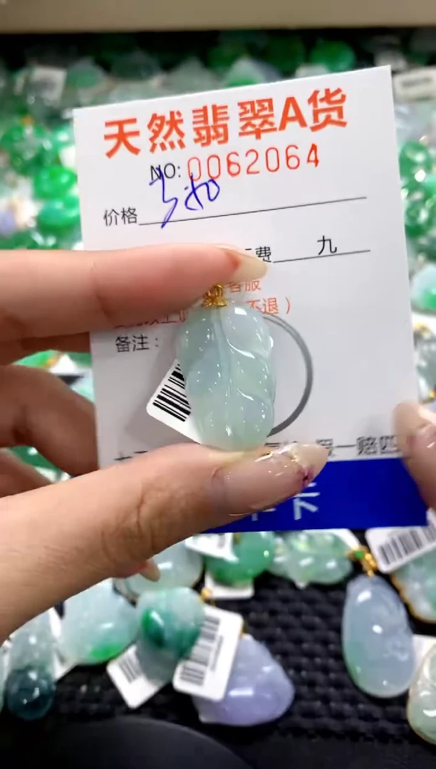 翡翠18K金镶嵌颈饰1111111111111111