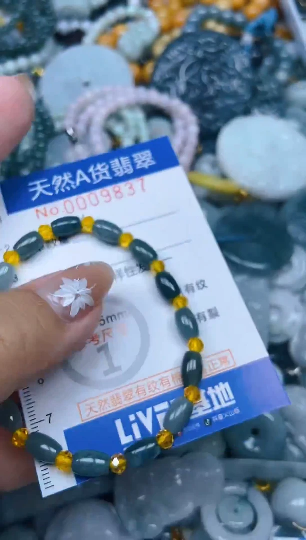 翡翠未镶嵌颈饰批量多样性发其一