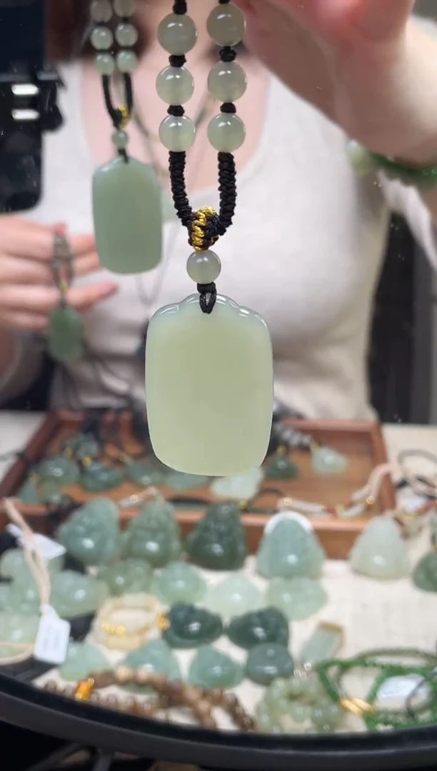 颈饰未镶嵌和田玉无事牌