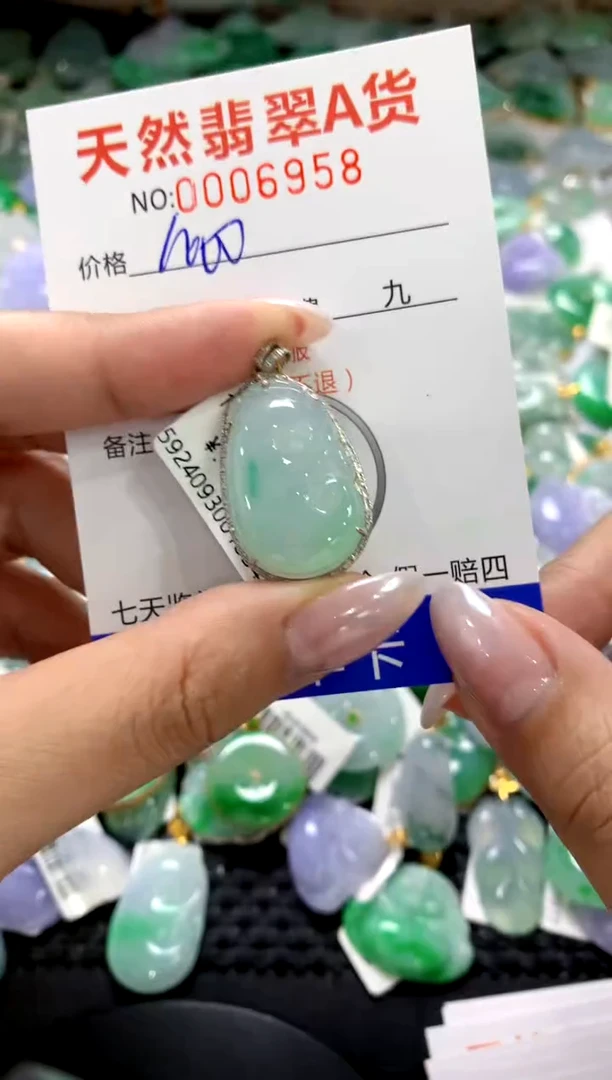 颈饰18K金镶嵌翡翠1