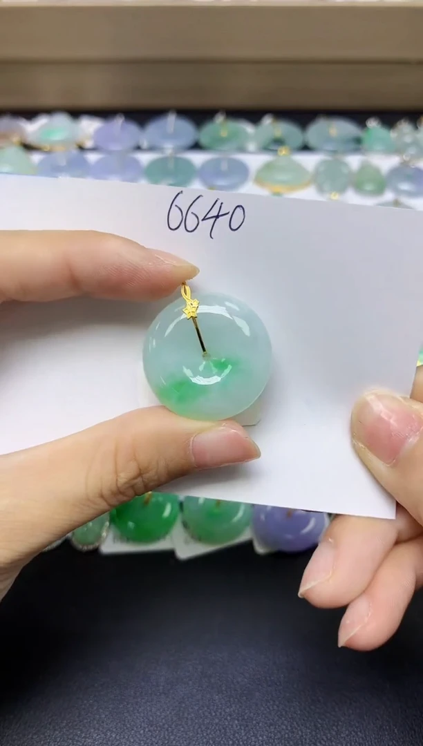 翡翠18K金镶嵌颈饰天然自然緬甸A貨翡翠