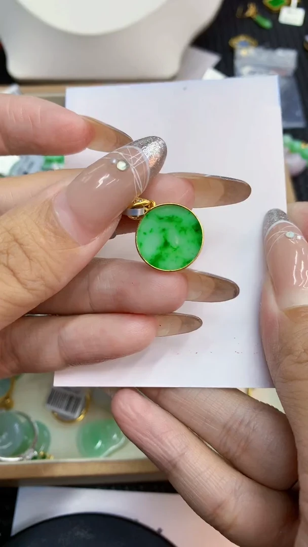 颈饰未镶嵌翡翠1