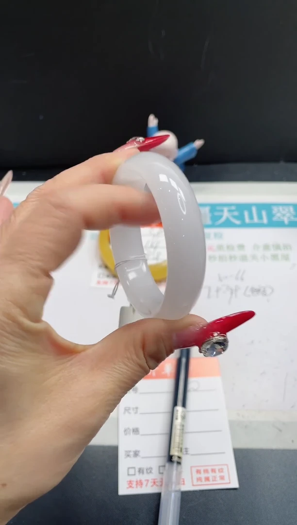 【闪购商品】石英质玉手镯未镶嵌40