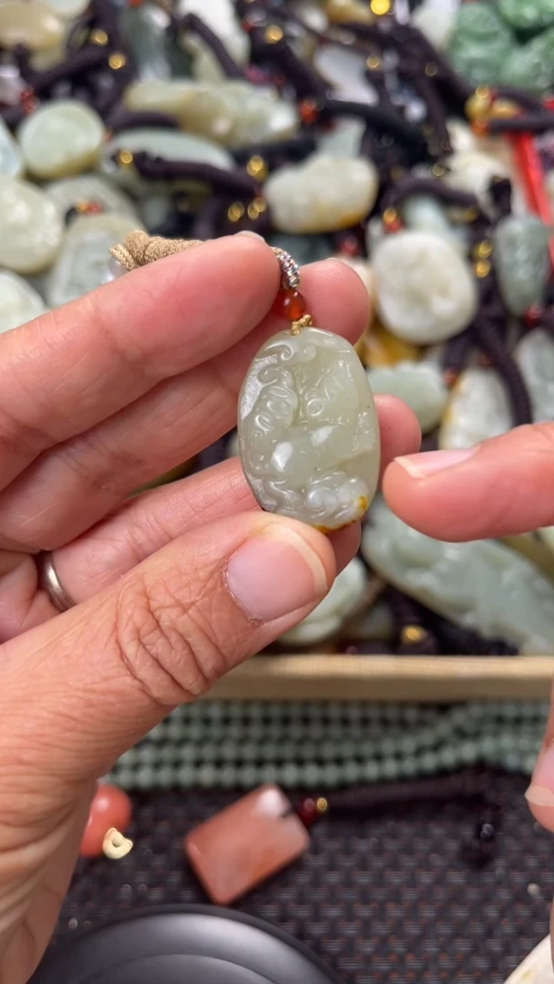 【闪购商品】和田玉颈饰未镶嵌多样性发货没有证书拍一发一有瑕
