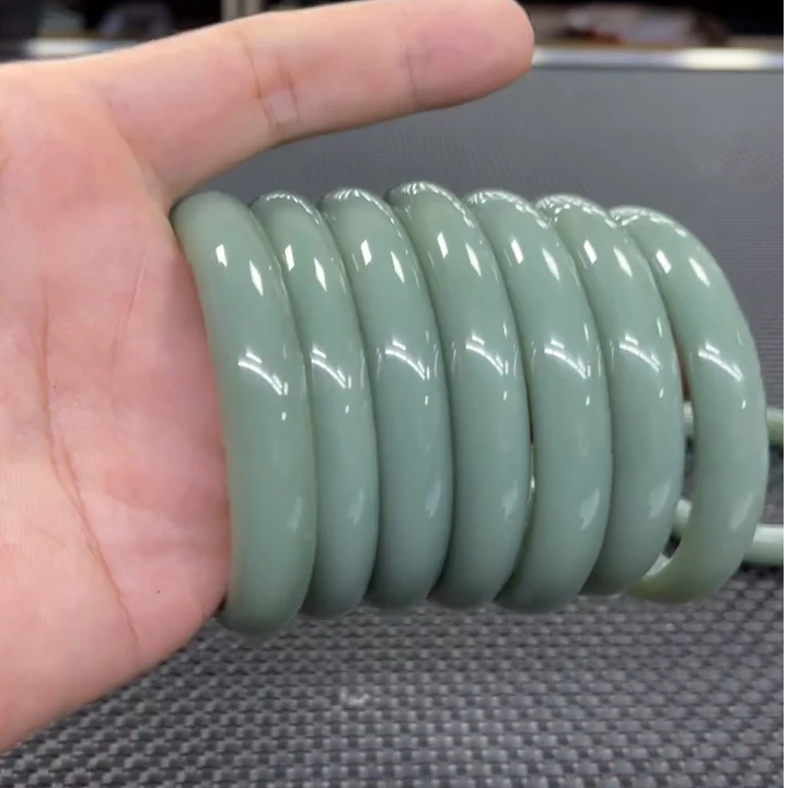 【老郑家】和田玉手镯一支(多样性发1件)、