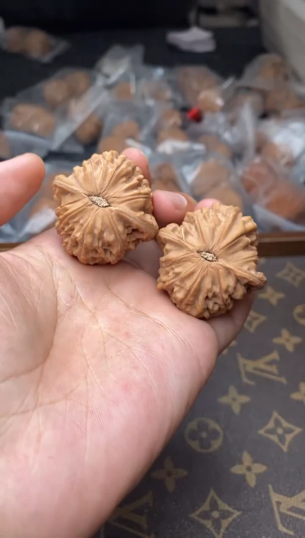 【闪购商品】文玩核桃把件A160号41尺磨盘