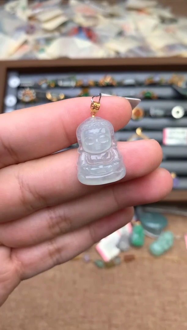 18K金镶嵌挂件翡翠一