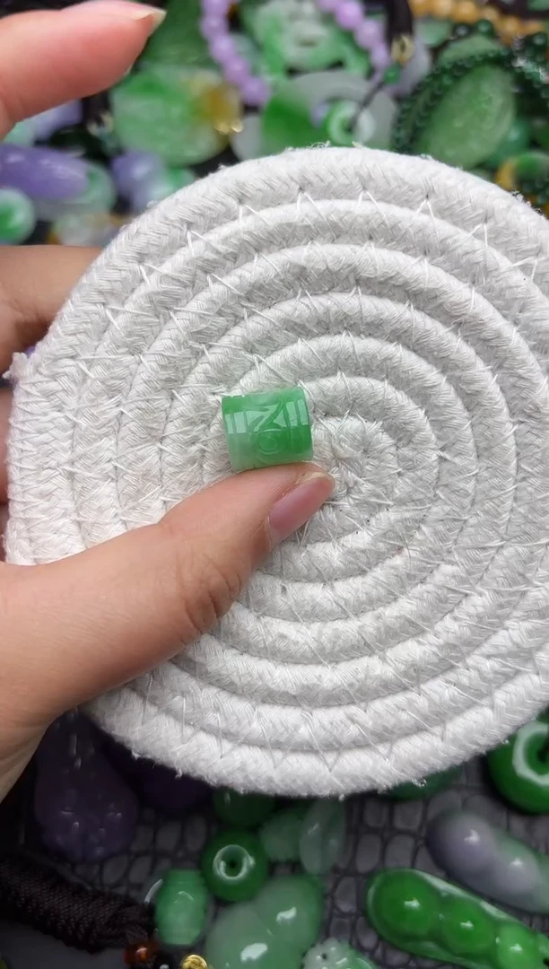 颈饰未镶嵌翡翠缅甸翡翠吊坠