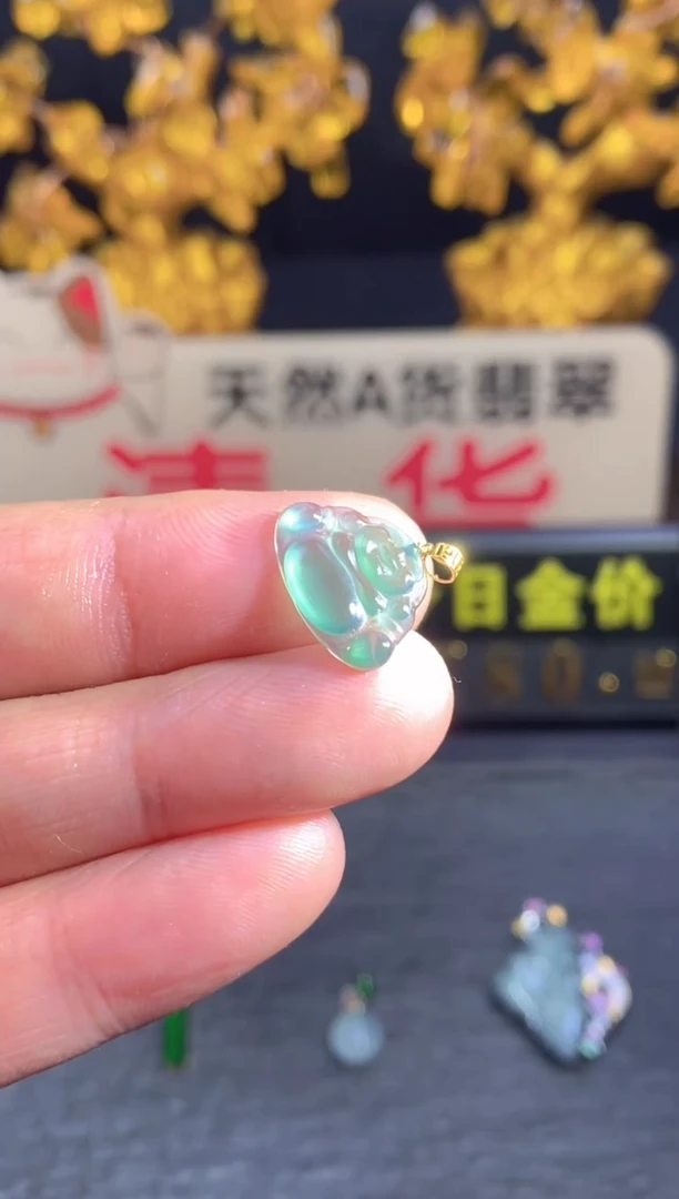 翡翠18K金镶嵌颈饰