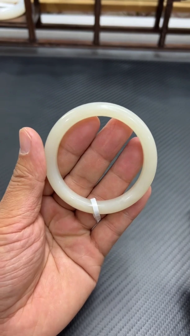 未镶嵌手镯和田玉黑山微色差52+M