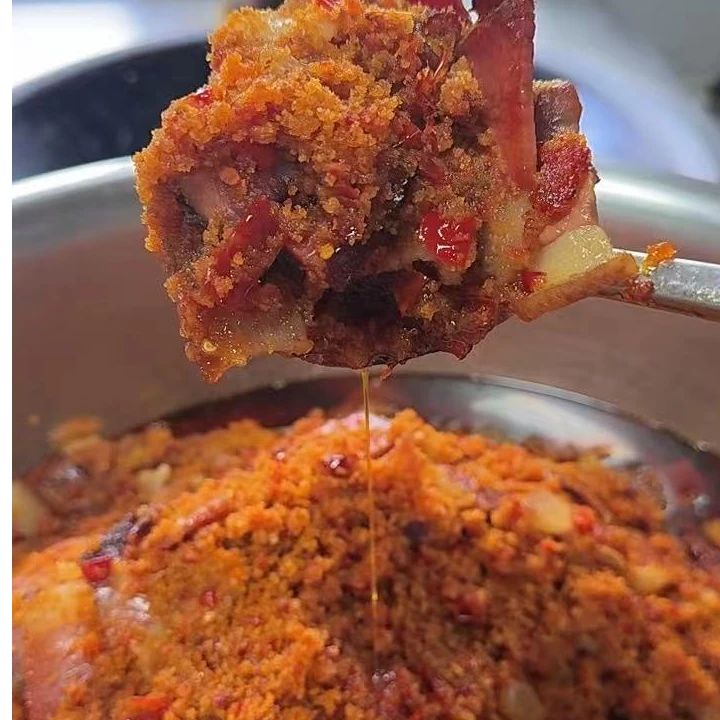（榨辣椒炒腊肉）湖北长阳恩施玉米粉辣椒传统制作下饭菜微酸微辣