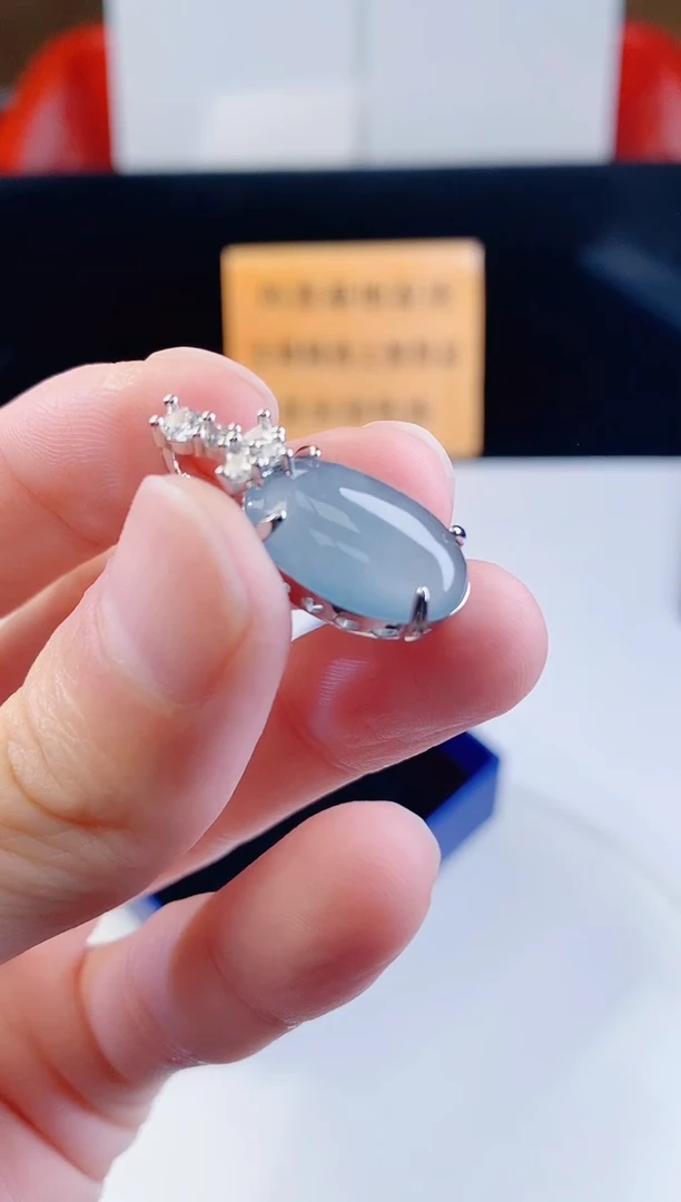 颈饰未镶嵌翡翠