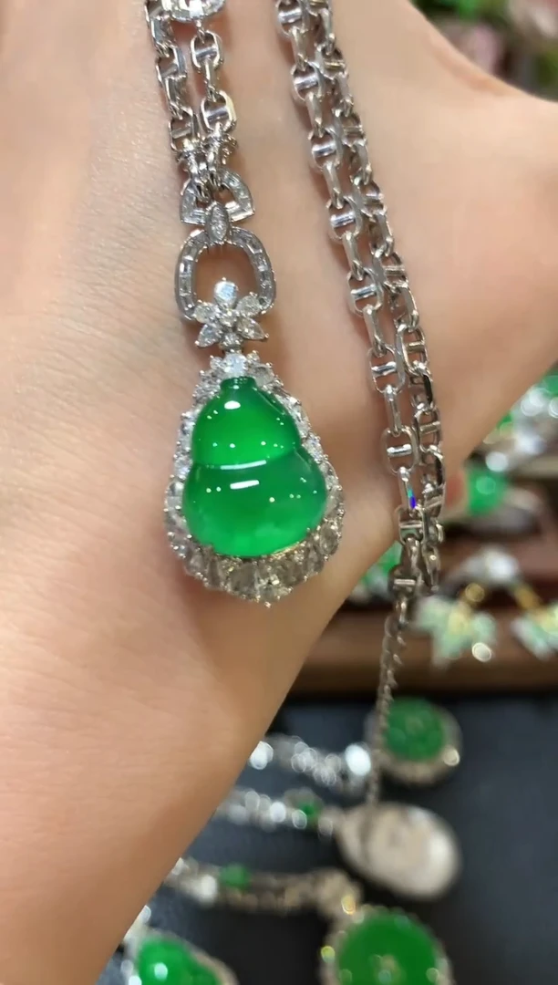 吊坠(不含链)18K金镶嵌翡翠a****iz128