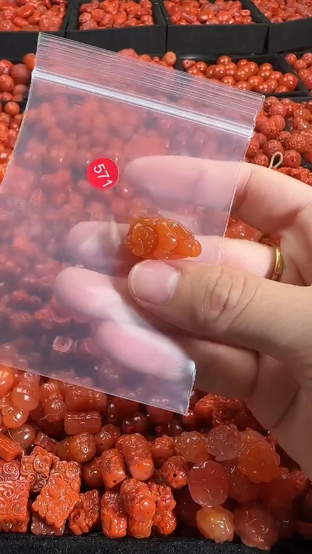 颈饰未镶嵌南红玛瑙1