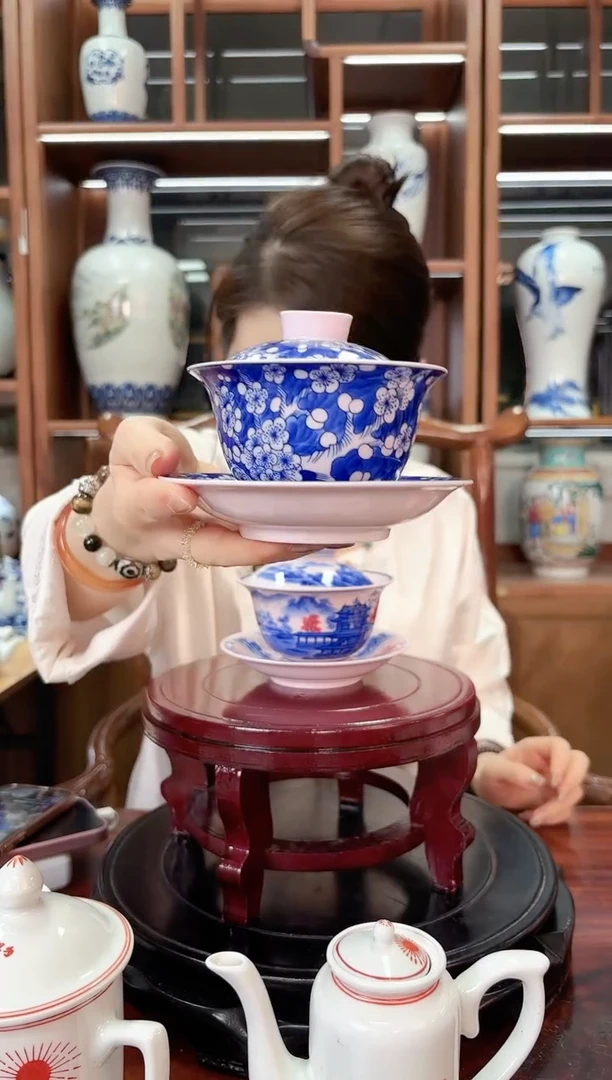 A76景德镇红稀稀冰梅三才盖碗