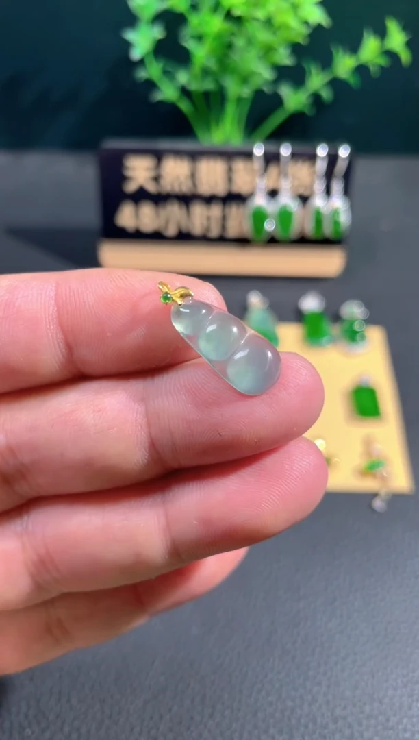 【闪购商品】翡翠颈饰18K金镶嵌翡翠