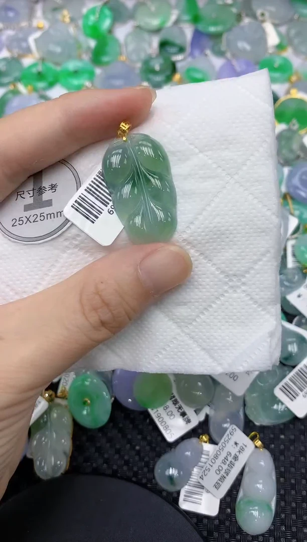 翡翠18K金镶嵌颈饰11111111