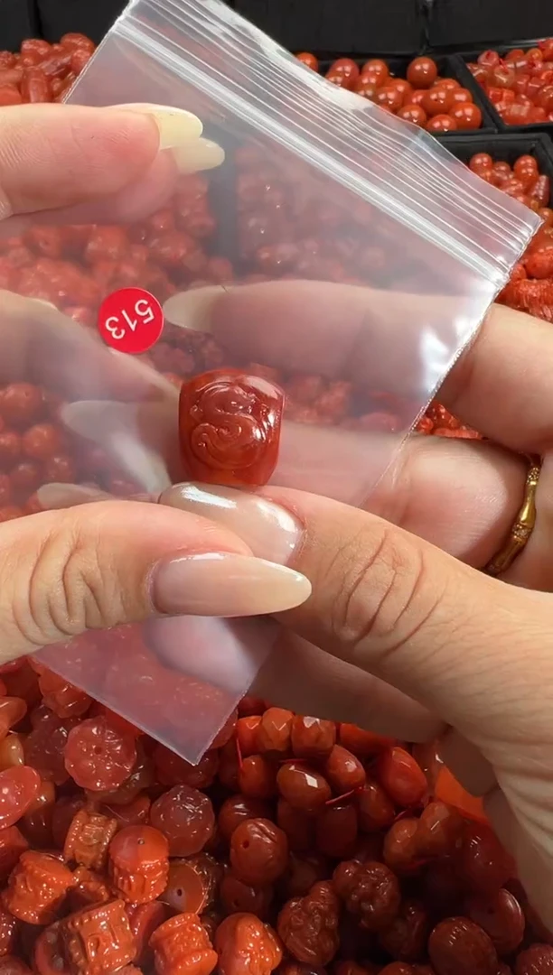 颈饰未镶嵌南红玛瑙1