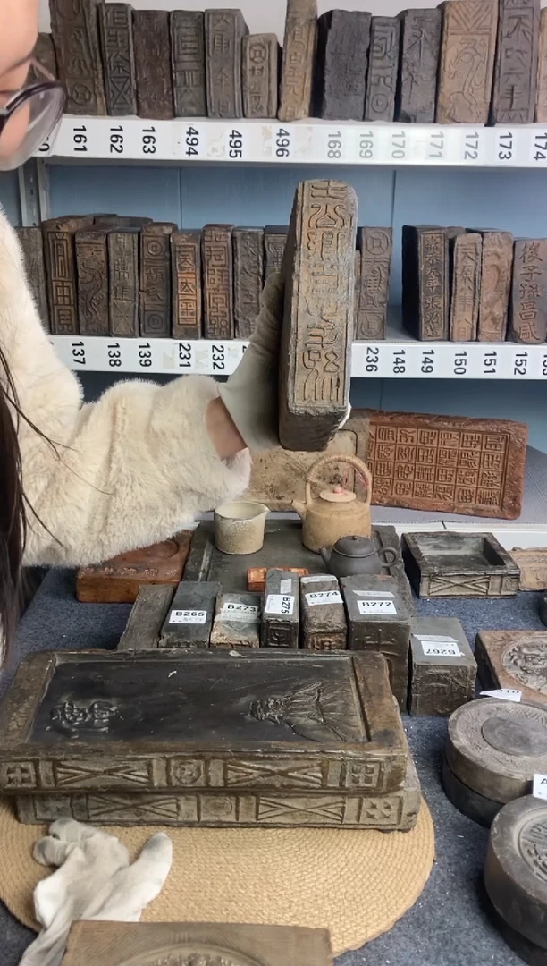 但**颜古砖雕刻砚台壶承