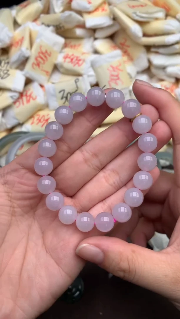 翡翠挂件未镶嵌  —