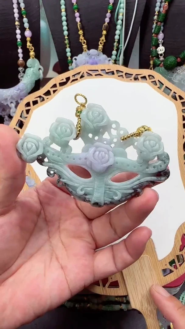 颈饰未镶嵌翡翠吊坠