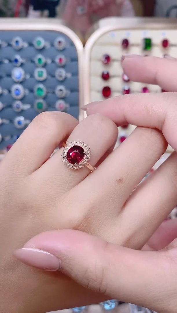 18K金镶嵌碧玺戒指碧玺1.75CT