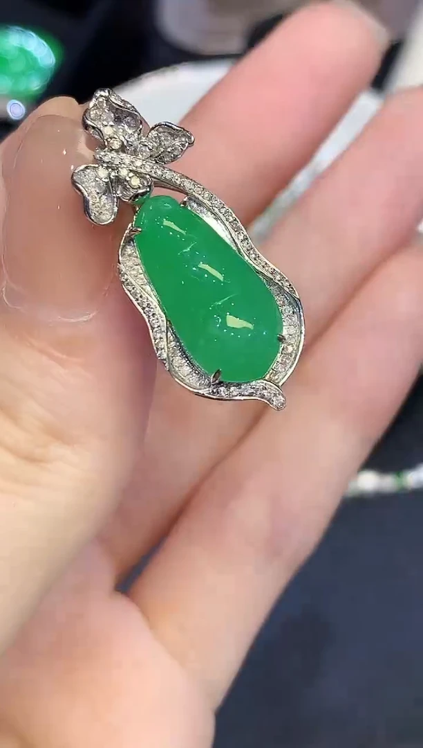 吊坠(不含链)18K金镶嵌翡翠WZJ多样性发其一